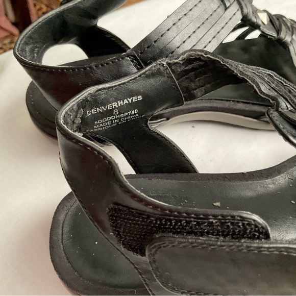 DENVER HAYE, BLACK BARETRAP STYLE FAUX LEATHER SANDALS - Picture 2 of 7